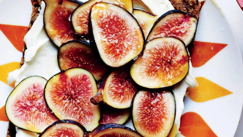 Rye Toast with Ricotta, Figs, Honey & Pistachios
